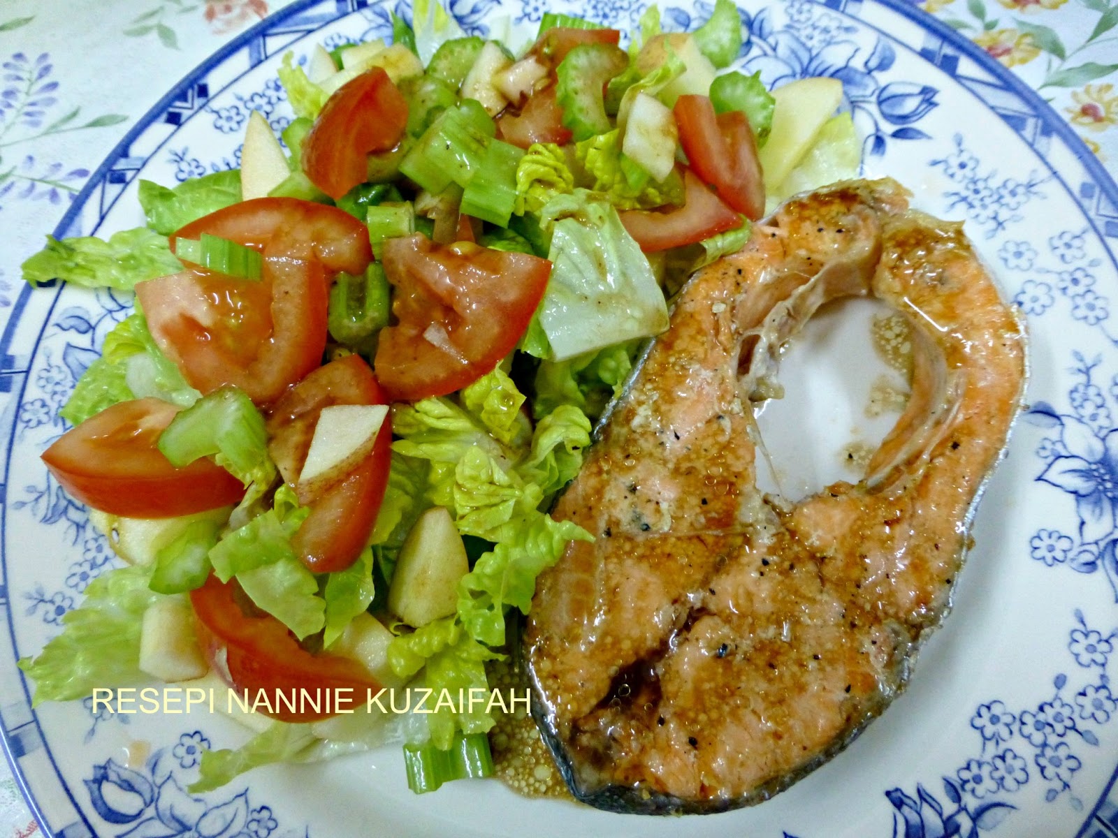 RESEPI NENNIE KHUZAIFAH: Salmon grill & salad