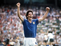 Paolo Rossi esulta alla vittoria del mondiale 1982