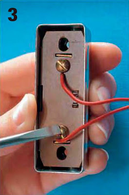 Instalaciones eléctricas residenciales - Reconectando cables en botón de timbre