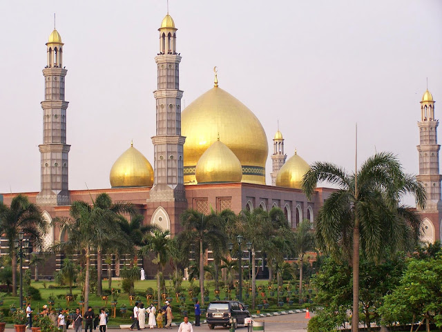 Masjid Kubah Emas Depok Dian Al Mahri