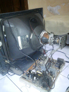 SERVICE TV TABUNG CRT POLYTRON YOGYAKARTA