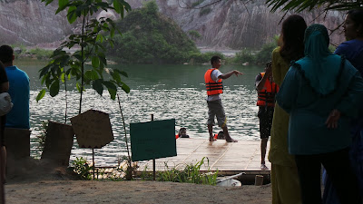 mandi manda di tasik