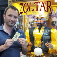 Seb's New York TO DO LIST : me faire prédire l'avenir par Zoltar