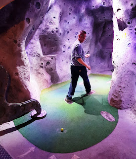 Mr Mulligans Space Golf