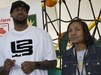 lebron james mom delonte. lebron james mother delonte