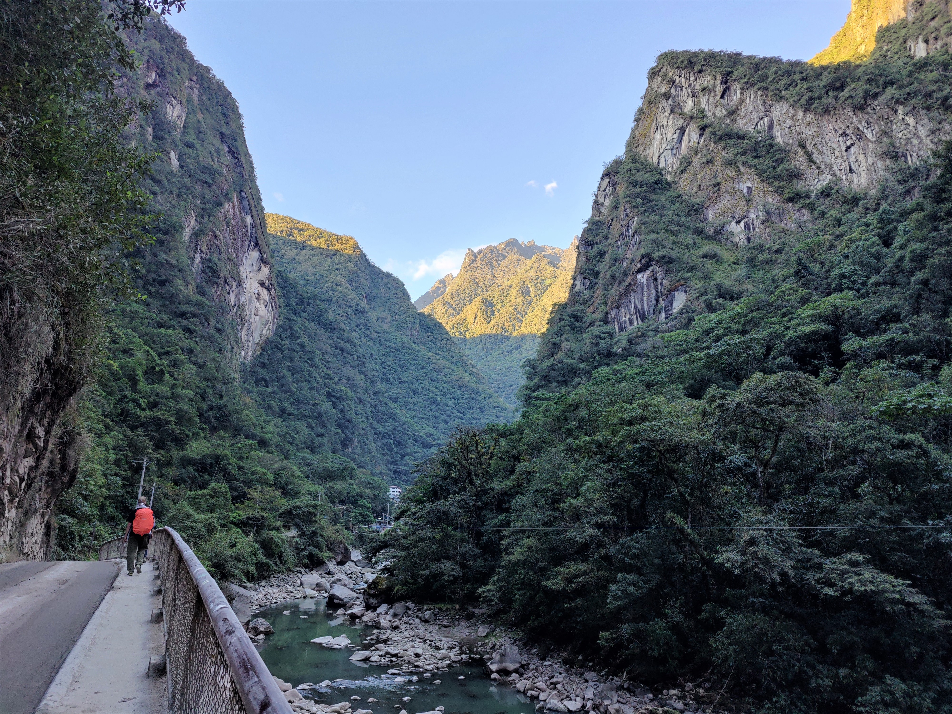 Kävely Aguas Calientes -kylään