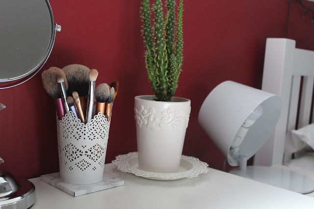 Makeup Brush Storage