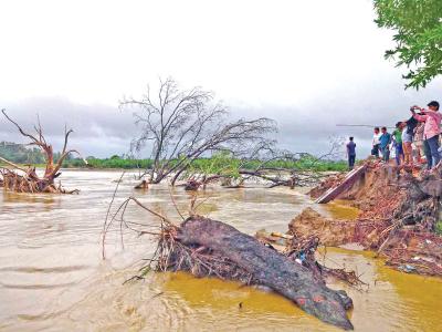 নিম্নচাপ মিলিয়ে যাচ্ছে, বৃষ্টি হবে আজও