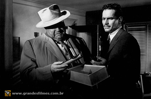 Charlton Heston e Orson Welles em A Marca da Maldade