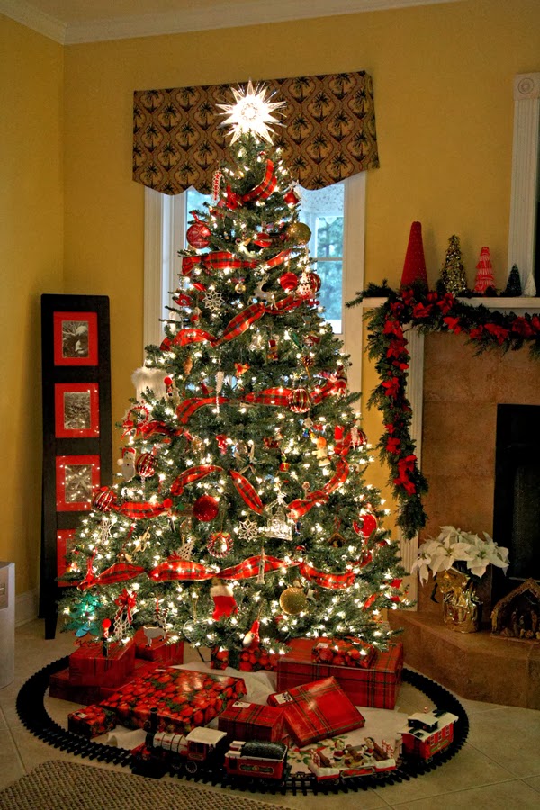 Southern Scraps : Our traditional Christmas tree