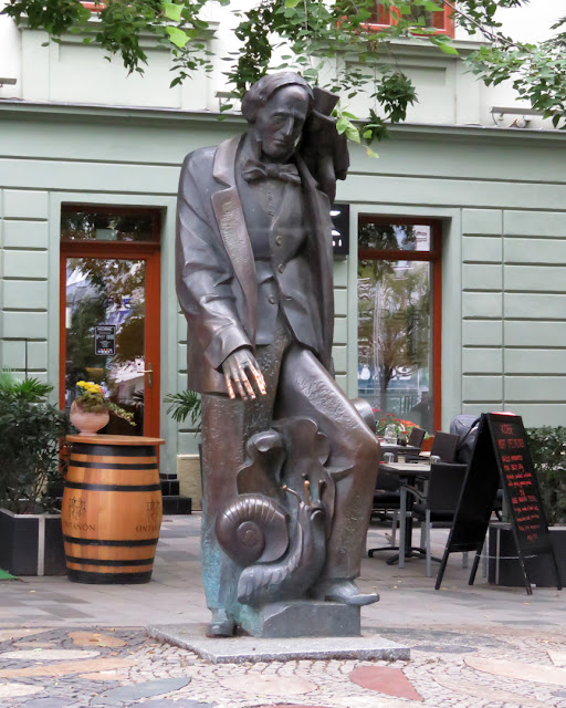 Statue of Hans Christian Andersen by Tibor Bártfay, Hviezdoslavovo námestie, Staré Mesto, Old Town, Bratislava