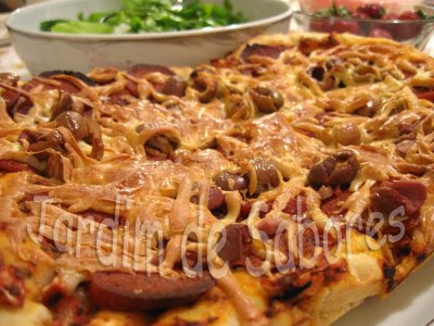 Pizza de Sujuk (ou Pepperoni), Azeitonas e Kaşar 