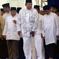 sby lagi garuk gatal