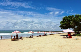 Foto Pantai Kuta di Pulau Bali Indonesia, pantai, gunung, wisata keluarga, candi, pemandangan, Tempat Wisata Terindah di Indonesia