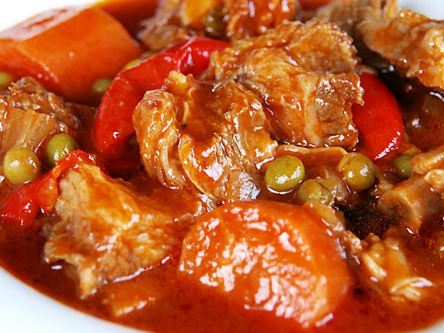 How to Make Kaldereta or Beef Stew in Tomato Sauce : The Ultimate Guide to Cooking Beef Kaldereta