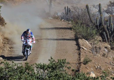 El chileno "Chaleco" López ganó la etapa entre las motos