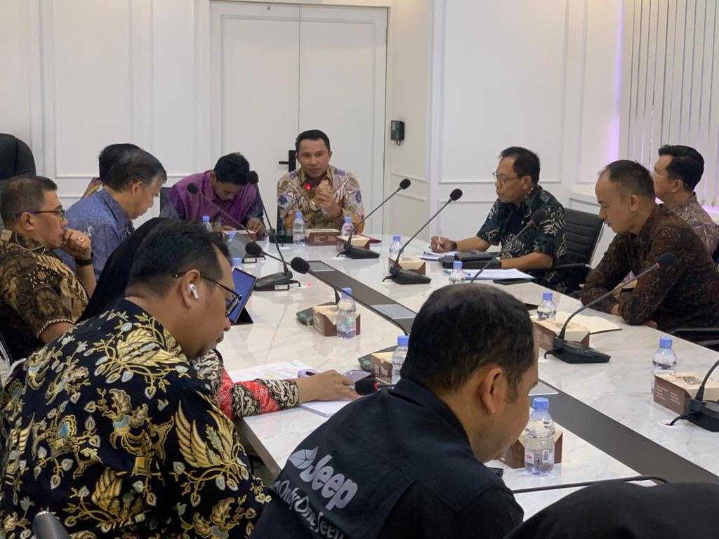 Parosil Mabsus Konsultasikan Pengembangan Sarana Olahraga Lampung Barat ke Kemenpora