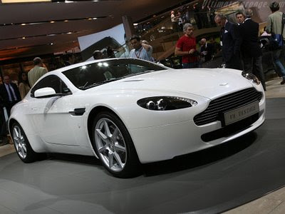 O novo Aston Martin V8 Vantage Sportshift