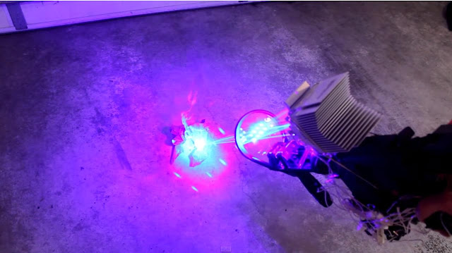 Homemade 'Laser Shotgun' - 8000 times more powerful than an average laser