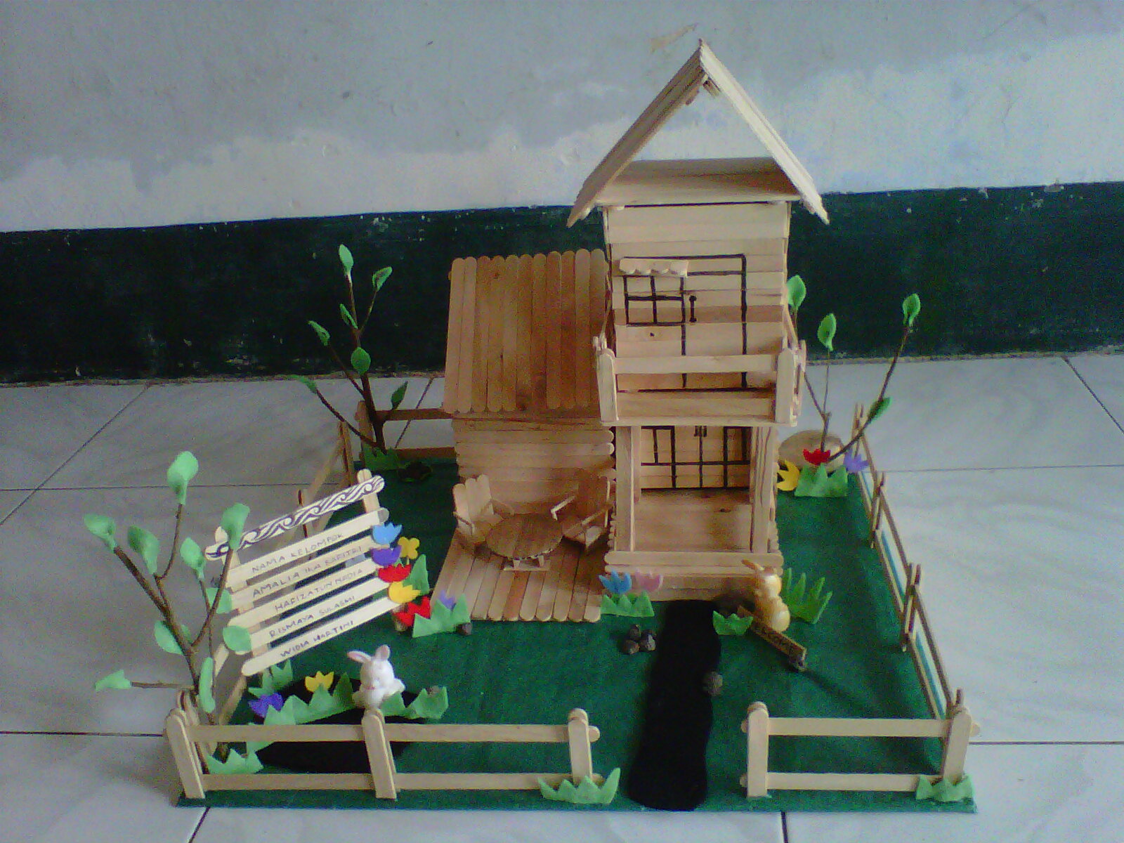  Gambar  Rumah  Sederhana  Dari  Stick Es  Krim  miniatur rumah  