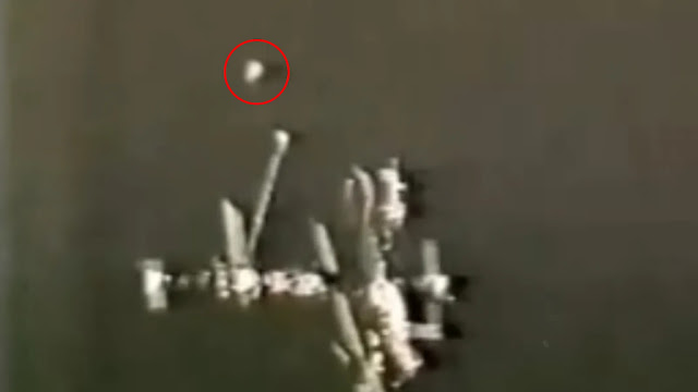 An early ISS UFO sighting filmed by an unknown astronaut.