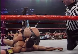 WWE / WWF - In Your House 19: D-Generation-X - Steve Austin pins The Rock in their first PPV match together