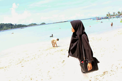 Paling Keren Foto Wanita Berhijab Syari Di Pantai