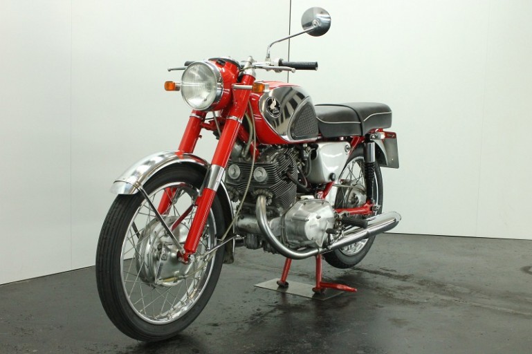 honda-klasik-250cc-2-cylinder