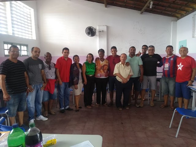 Reunião do Diretório Municipal do PT de Governador Mangabeira, reafirma a luta por Lula Livre e a importância da sua pré-candidatura à presidência da República.