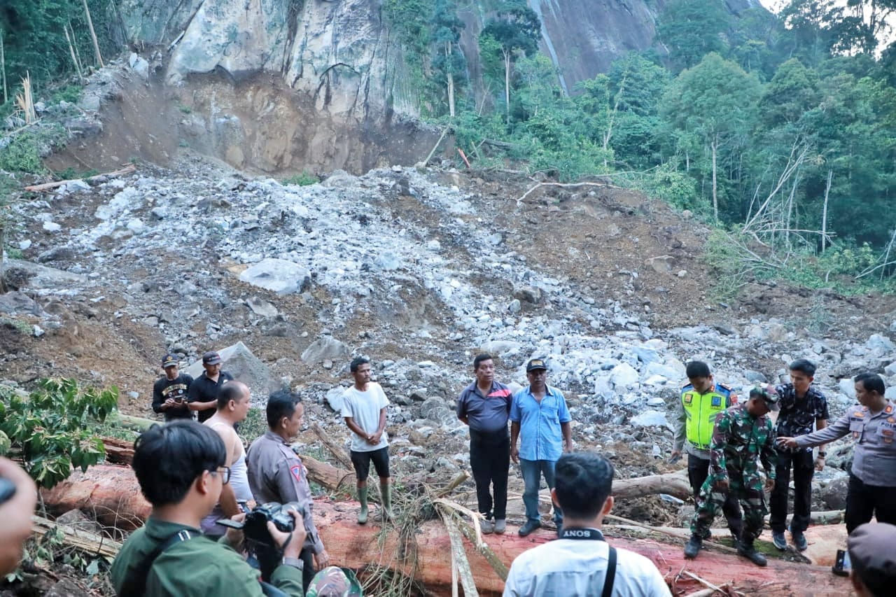 Dua Orang Korban Longsor di Bukit Simarsolpa, Keluarga Berharap Ditemukan Secepatnya