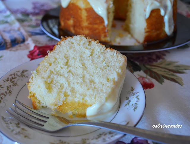 Bolo de Limão com Cobertura de Leite Condensado