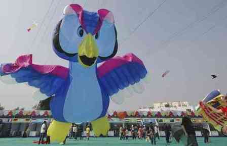 Labels: amazing photos, festival of uttarayan, international kite festival, 