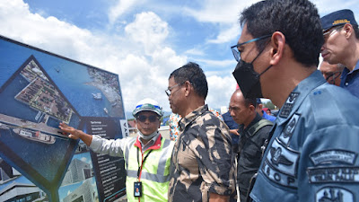 *Gubernur Sulawesi Tengah H. Rusdy Mastura , Meninjau kapal Laut Tol Laut Sabuk Nusantara Kementrian Perhubungan dengan Rute Kalimantan , Tolitoli - Palu, di Pelabuhan Pantoloan*, Kamis 25 Agustus 2022. 