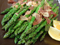 Fresh Asparagus with Ham, Garlic and Lemon