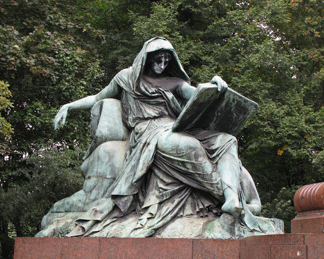 Sibyl reading the book of history, Bismarck Memorial by Reinhold Begas, Tiergarten, Berlin