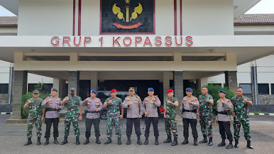 Tingkatkan Sinergitas TNI-Polri, Dansat Brimob Polda Banten Kunjungi Grup-1 Kopassus