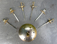 Espadas de Toledo y Soporte de Metal. Miniatura