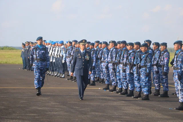 Kepala Dinas Operasi Lanud RSA Pimpin Upacara Peringatan HUT ke-77 TNI AU