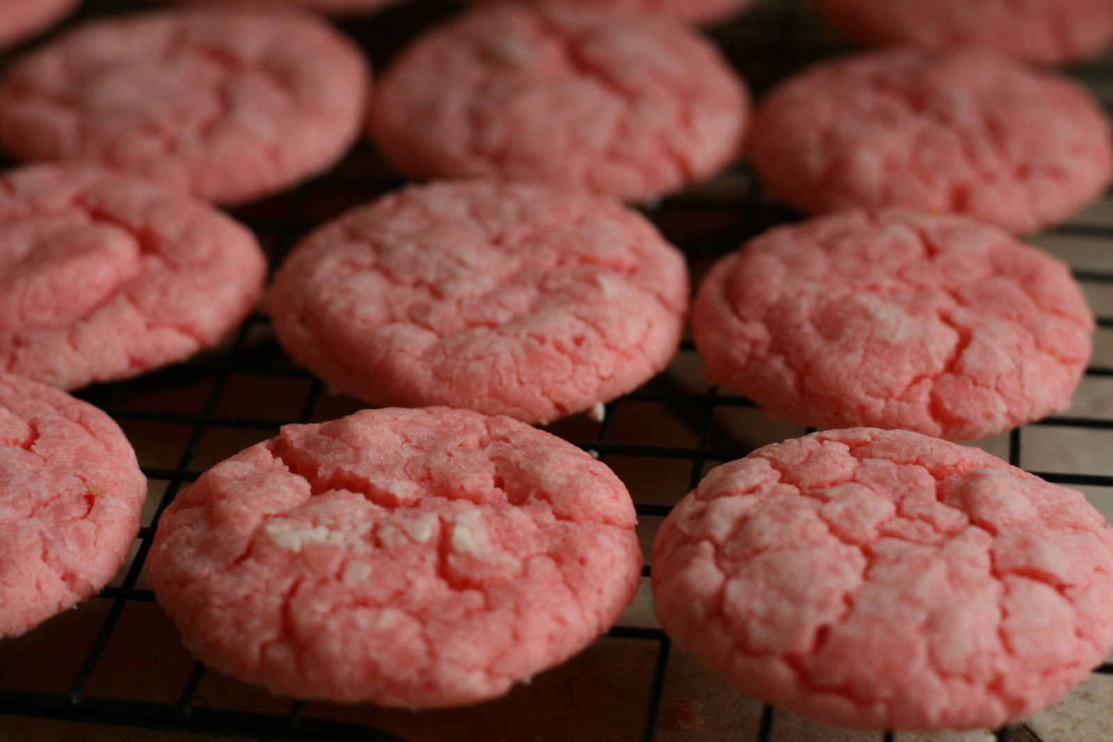 Bake - a - holic: Strawberry Kisses