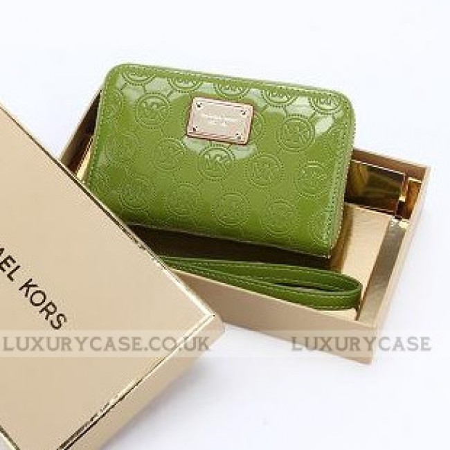 Best Mobile Phone Accessories: Michael Kors iPhone 5 Wristlet Review