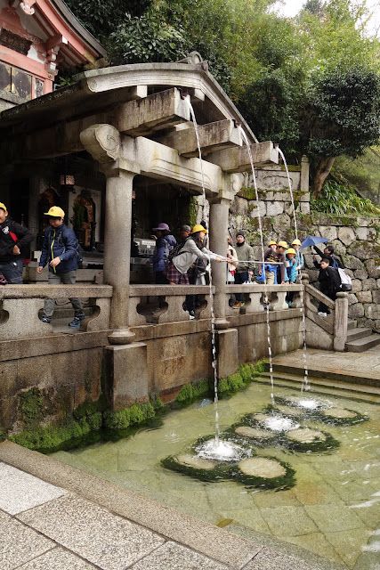  Otowa waterfall at kiyomizu dera