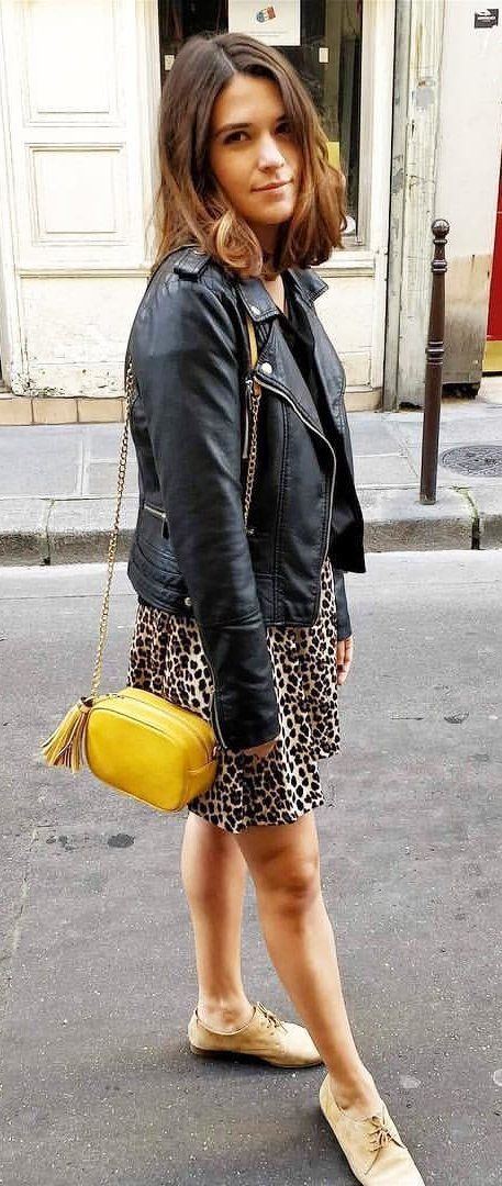 incredible spring outfit / black jacket + yellow bag + sneakers + printed skirt