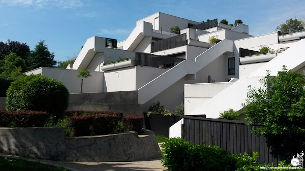 Champs sur Marne - Immeubles d’habitation "Les Terrasses de la Vallée", avenue des Pyramides  Architectes: ANPAR  (Michel Andrault, Pierre Parat)  Construction:  1971-1973