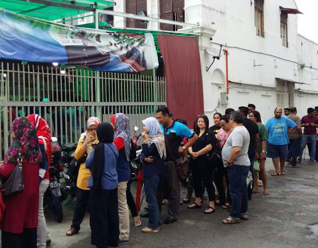 Melariskan Kedai Makan