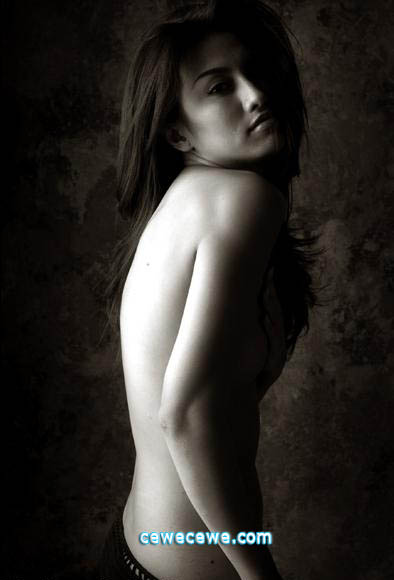 Foto Bugil Model Cantik Davina Veronica Hariadi