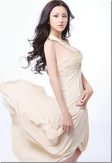 Foto Model Sexy Dan Cantik Asal China, Wang Fanning - Ada Yang Asik