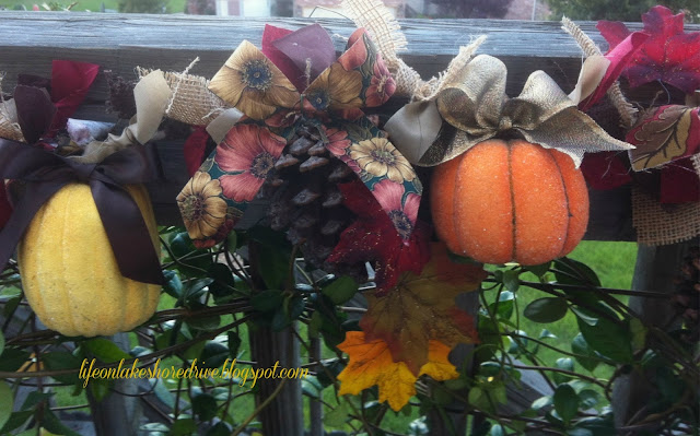 alt=" Pine Cone & Pumpkins Garland Tutorial"