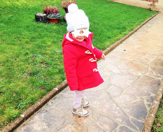 Look little girl Petit Bateau : manteau rouge en soldes