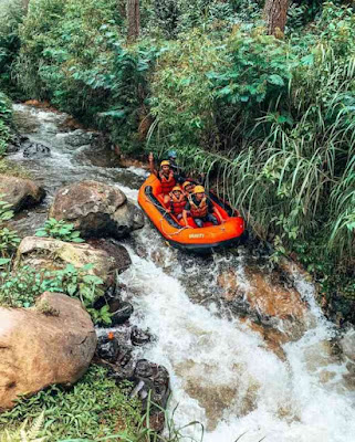 Keunikan Gravity Adventure: Serunya menghadapi tantangan jeram sambil menikmati pemandangan alam yang memukau