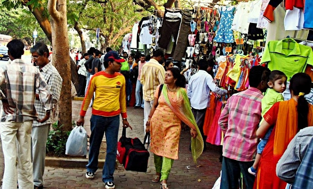 Wisata Belanja di Fashion Street Market Mumbai India
